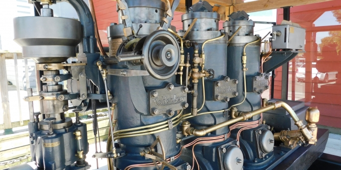 3-cylinder Kahlenberg Engine 