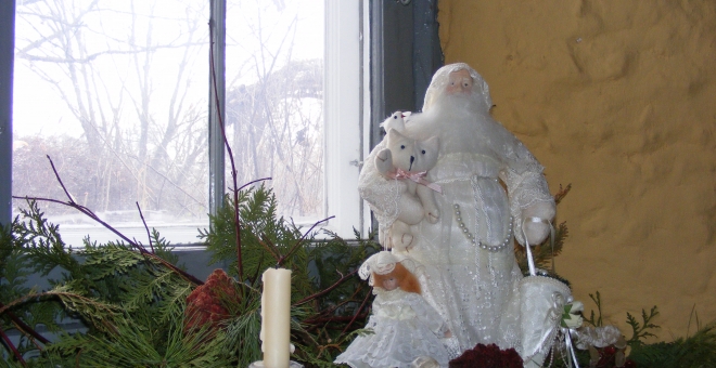 Small Santa sits in the Keeping Room Window at Hutchison House Museum